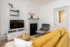 JOIVY Stylish 1 bed flats in Soho, next to Piccadilly Circus and Trafalgar Square